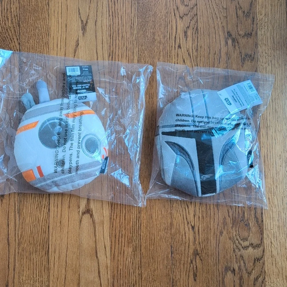 NWT Set Of 2 Plush Squeaky Toys The Mandalorian And BB-8 Round Plush Dog Toys
